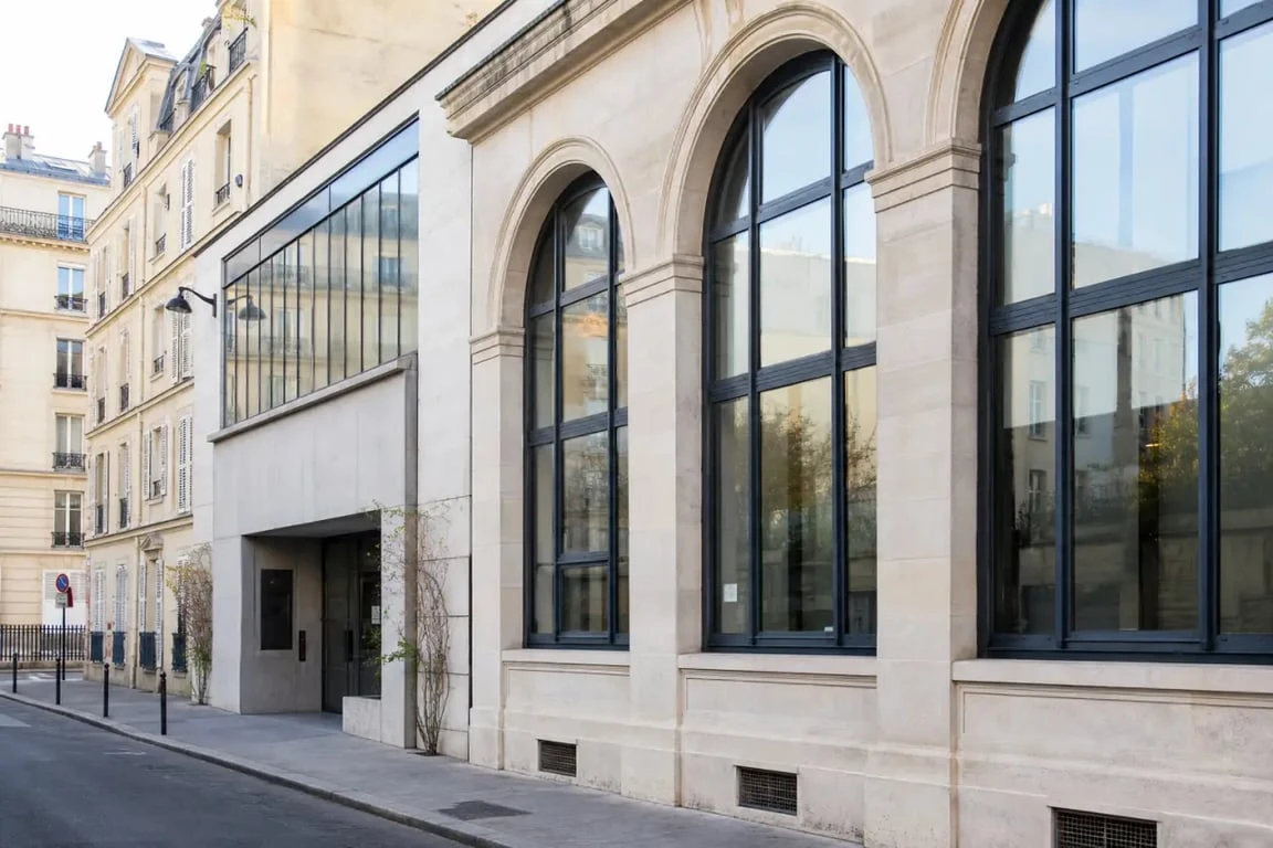 Façade de la bibliothèque Robert Sabatier, rue Hermel à Paris 18e